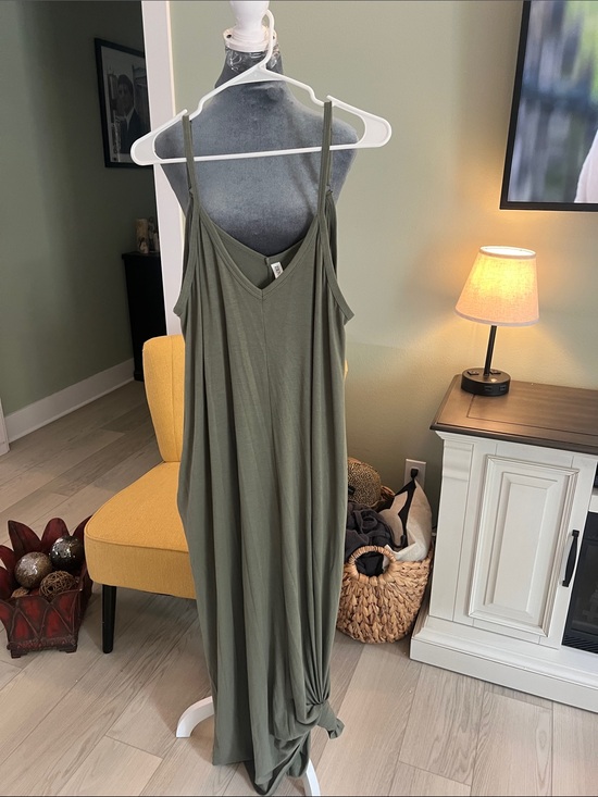 Zenana Outfitters Dresses & Skirts - Zenana Outfitters Olive Green V‑Neck Maxi Slip Dress with Spaghetti Straps
